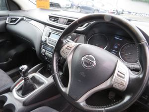 Nissan Qashqai 2015 5DR BLACK LOW MILES DIESEL - Image 2