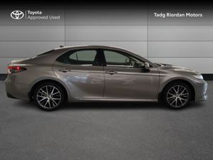 Toyota Camry PLATINUM EDITION - Image 3