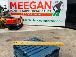 1.8mts CUTTING EDGE BLADE / WEAR PLATE. - Image 2