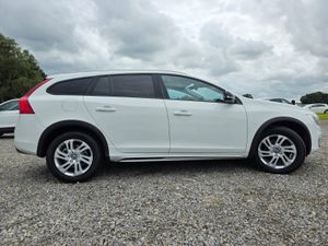 2016 Volvo V60 Cross Country T4 SE - Image 4