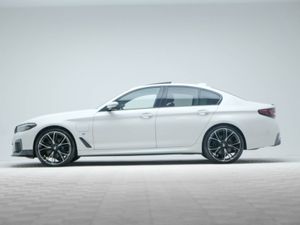 BMW 5 Series 530E M Sport Sunroof - Image 4