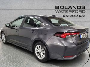 Toyota Corolla 1.8 Hybrid Luna Saloon - Image 3