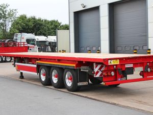 2021 DENNISON TRI- AXLE FLATBED TRAILER - Image 4