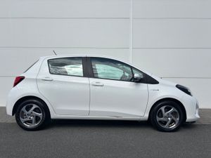2017 TOYOTA YARIS LUXURY HYBRID LOW KMS IRISH CAR - Image 3