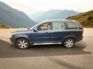 Volvo XC90 2.4 D5 200hp SE Automatic AWD 7-Seat - Image 3