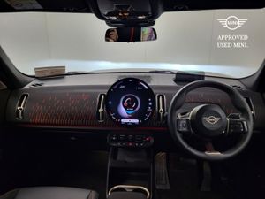 MINI Cooper Cooper SE Exclusive - Image 4