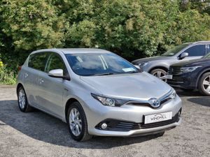TOYOTA AURIS 1.8 ICON HYBRID 5DR AUTO 2016(16) - Image 2