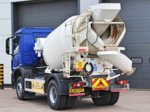 2016 MERCEDES-BENZ 1832 18-TON 4X2 CONCRETE NIXER - Image 4