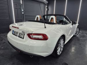 Fiat 124 Spider Lusso Turbo Spider - Image 4