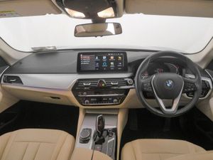 BMW 5 Series 520d SE Saloon - Image 4
