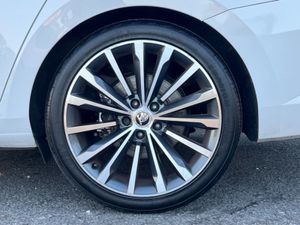 Skoda Superb Laurin Klement 2.0 TDI 150BHP 4DR - Image 4