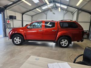 17 ISUZU D-MAX LS  2.5 DIESEL LOW MILEAGE - Image 4