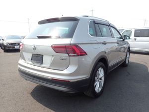 Volkswagen Tiguan 2.0 TDI 4motion Highline Plus A - Image 4