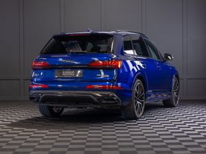 202 Audi Q7 S-Line 55 TFSI-E Quattro - Image 3