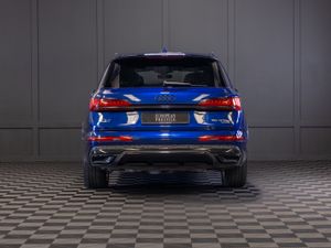 202 Audi Q7 S-Line 55 TFSI-E Quattro - Image 4