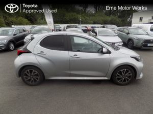 Toyota Yaris 1.5 LUNA SPORT HYBRID - Image 3