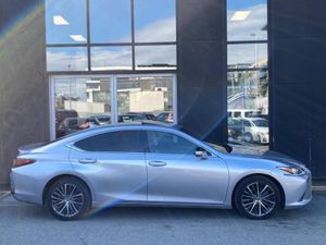 Lexus ES 300h Premium Edition Hybrid Auto - Image 4