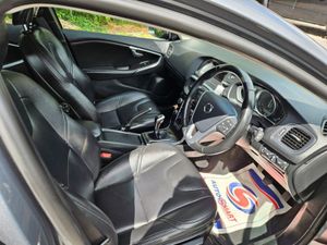 Volvo V40 D2 MOM ED 5DR - Image 3