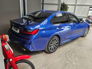 211 BMW 330 E SERIES HYBRID M-SPORT - Image 4