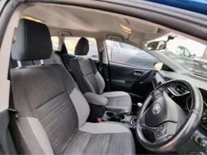 Toyota Auris 2017 - Image 2