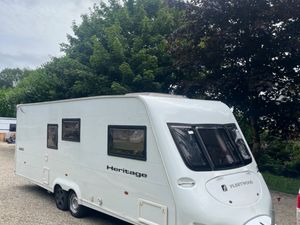 Fleetwood 4 Berth Island Bed Caravan - Image 2