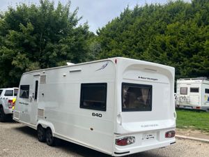 Fleetwood 4 Berth Island Bed Caravan - Image 3