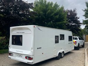 Fleetwood 4 Berth Island Bed Caravan - Image 4