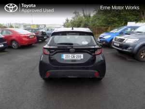Toyota Yaris Yaris Hybrid 115 Luna - Image 4