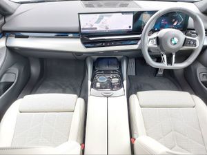 BMW 5 Series 520i M Sport Saloon - Image 4