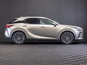 2023 Lexus RX 450h+ Luxury - Image 2