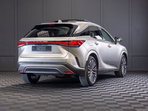 2023 Lexus RX 450h+ Luxury - Image 3