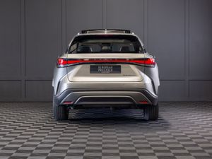 2023 Lexus RX 450h+ Luxury - Image 4