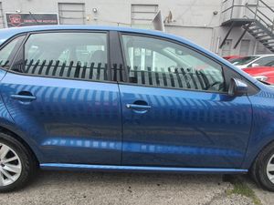 2017 Volkswagen Polo - Image 4