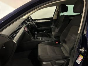 Volkswagen Passat CL 2.0 TDI MANUAL 6SPEED FWD 150 - Image 4