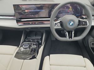 BMW 5 Series 530e M Sport Pro - Image 4