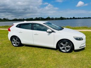 Volvo V40 1.6 Automatic SE - Spec - Image 3