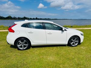 Volvo V40 1.6 Automatic SE - Spec - Image 4