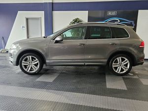 14 VOLKSWAGEN TOUAREG R-LINE 5 SEATER - Image 2