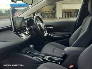 Toyota Corolla 1.8 Hybrid Saloon - Image 3