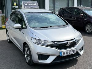 2016 Honda Jazz/Fit 1.5 Hybrid auto Top Specs - Image 3