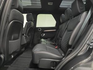 Land Rover Discovery 3.0 D300 Dynamic SE 5dr Auto - Image 4