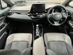 Toyota C-HR 1.8 Hybrid SOL - Image 2