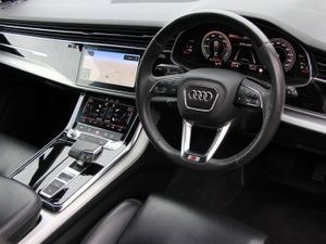 Q7 S Line * E hybrid * Black pack - Image 3