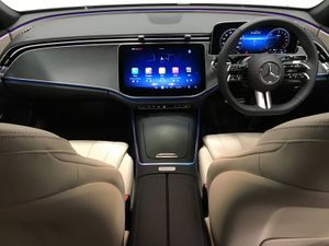 Mercedes-Benz E-Class E300 DE AMG Line Edition Ph - Image 4