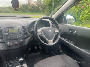 Hyundai i30 2009 , tax and tested - Image 4