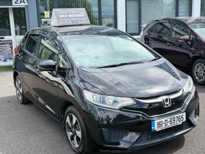 2016 Honda Fit 1.5 Hybrid auto Top Specs - Image 3