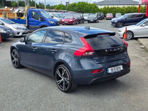 Volvo V40 D2 Momentum 2.0 Diesel Manual(191) - Image 3