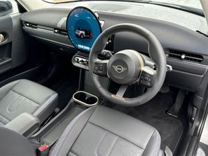 MINI HATCH Cooper C 3 Door - Image 4