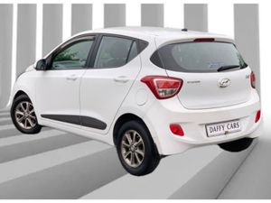Hyundai i10 Deluxe 4DR - Image 3