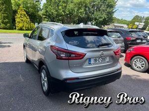 Nissan QASHQAI 1.2 SV 18 4DR - Image 4